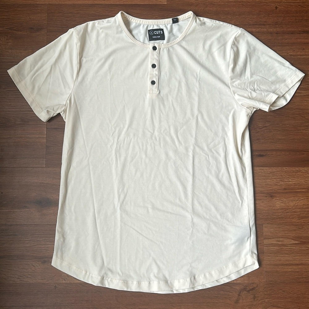 Cuts Clothing AO Curve-Hem Henley Bone Signature Fit
